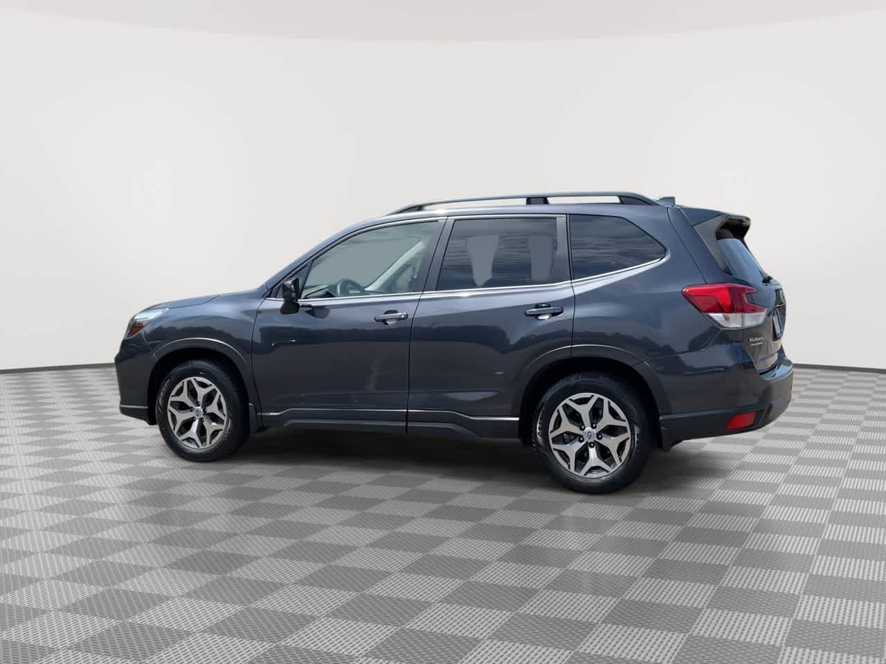 Used 2019 Subaru Forester Premium w/ All-Weather Package AWD/4WD image 6
