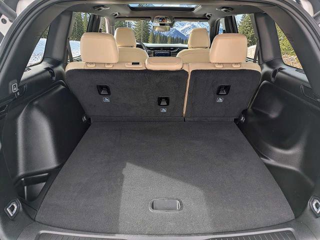 Used 2025 Jeep Grand Cherokee Limited w/ Luxury Tech Group II image 33