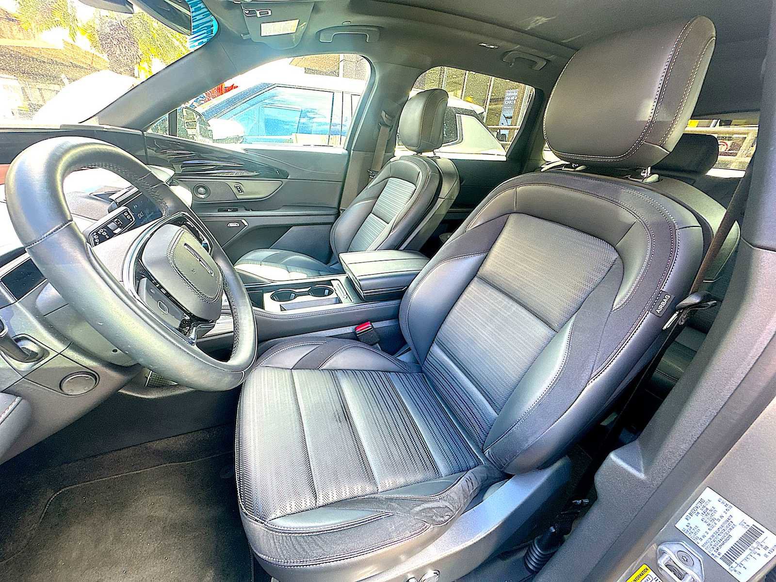 Used 2024 Lincoln Nautilus Reserve w/ Equipment Group 202A image 5