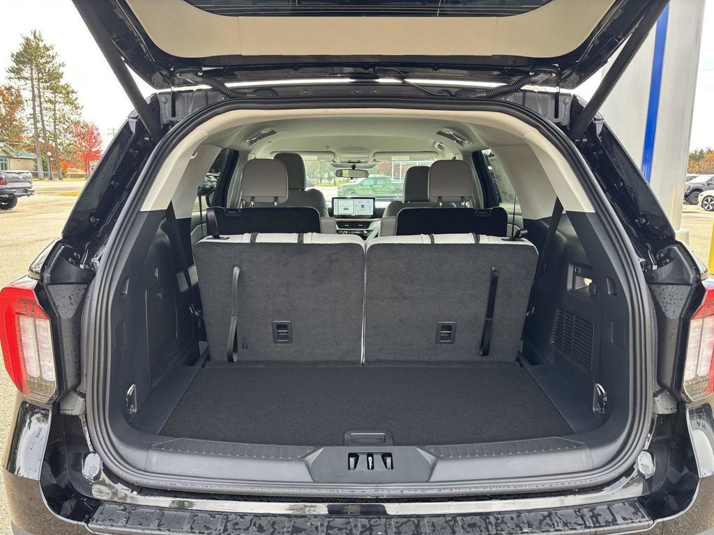 New 2026 Ford Explorer Active w/ Active Comfort Package image 19