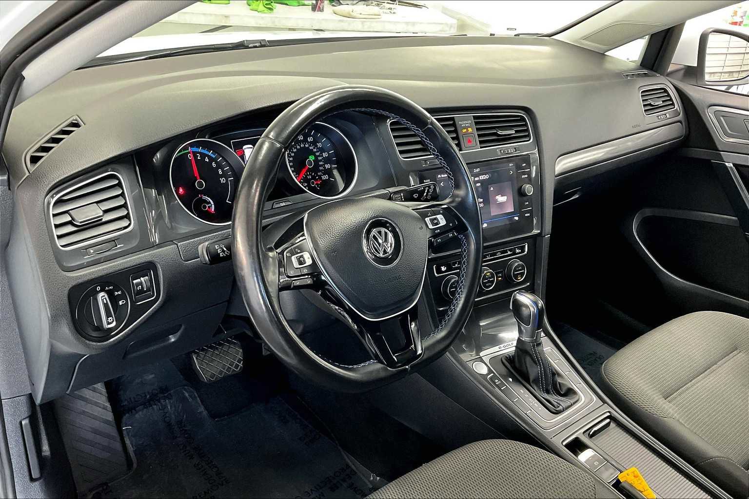 Used 2019 Volkswagen e-Golf SE w/ Driver Assistance Package image 19