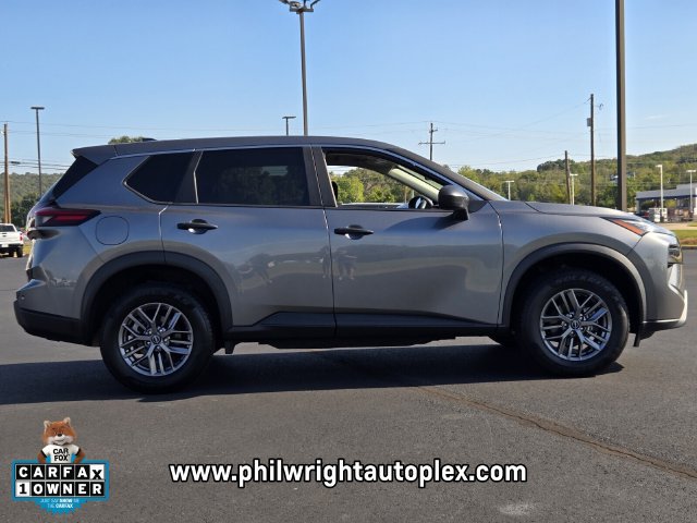 Used 2024 Nissan Rogue S AWD/4WD image 2