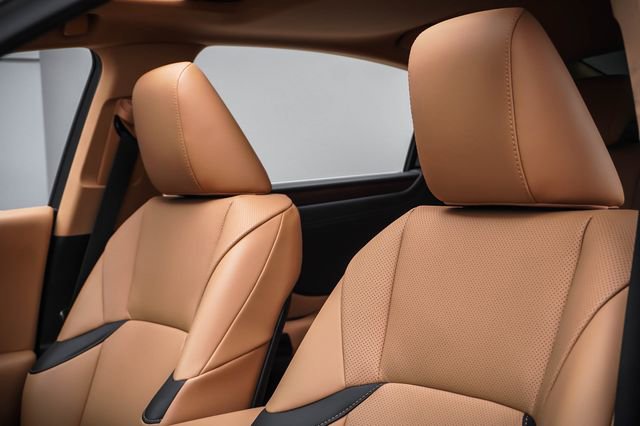 Certified 2025 Lexus ES 350 w/ Premium Package image 10