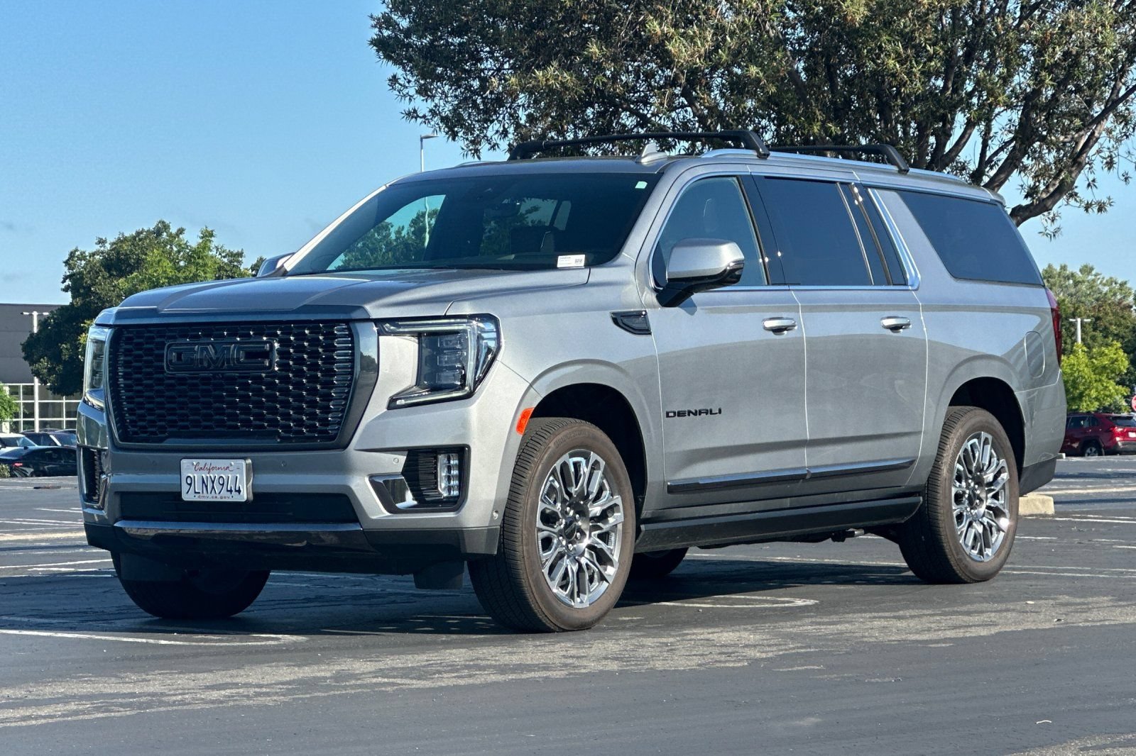 Used 2024 GMC Yukon XL Denali Ultimate AWD/4WD image 8