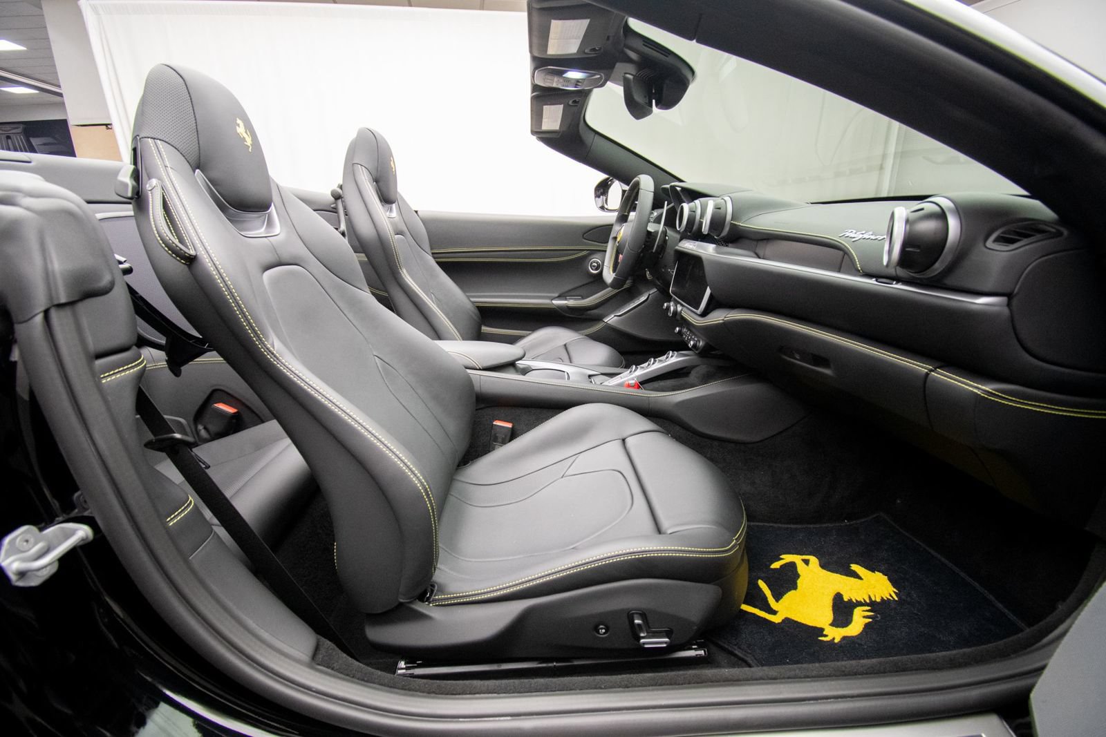 Used 2023 Ferrari Portofino M RWD image 22