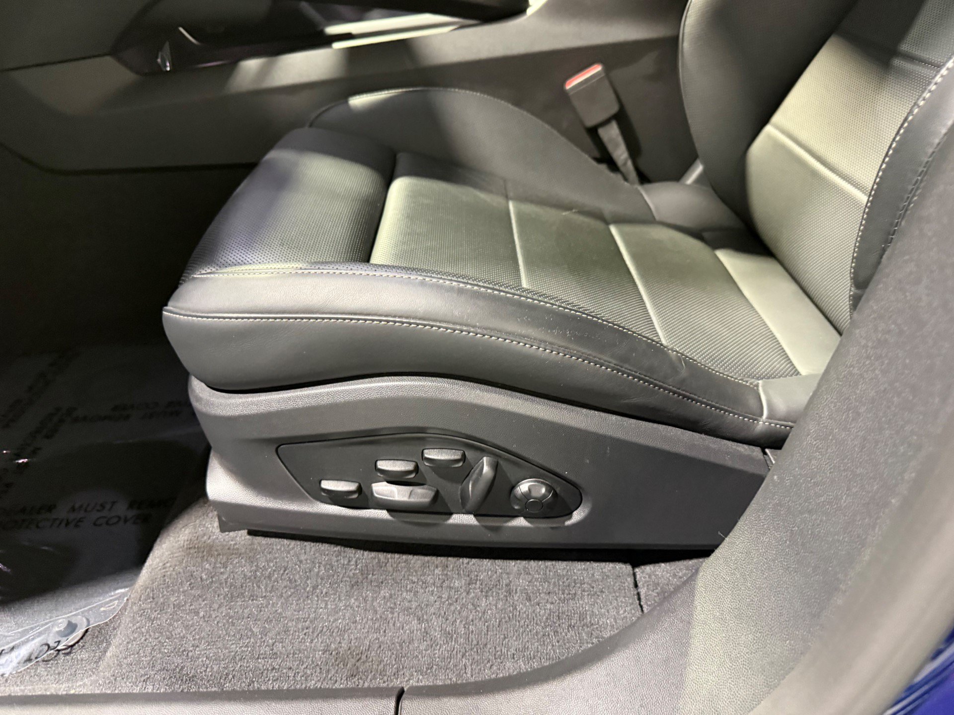 Used 2024 Porsche Macan Turbo Electric AWD/4WD image 40