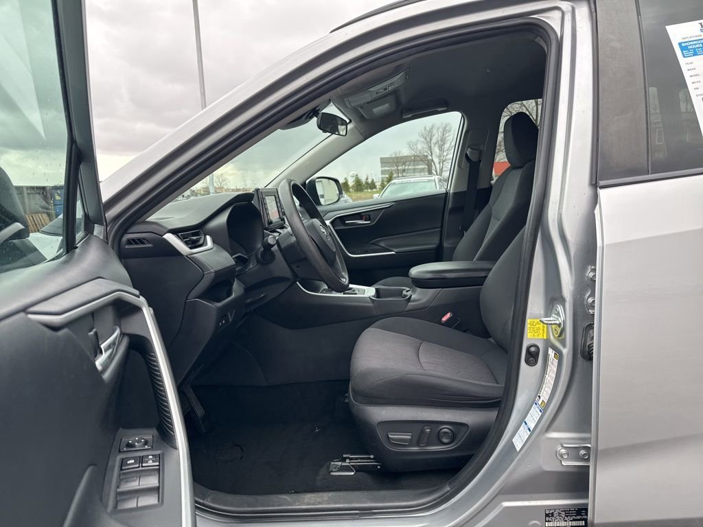 Used 2020 Toyota RAV4 XLE image 31