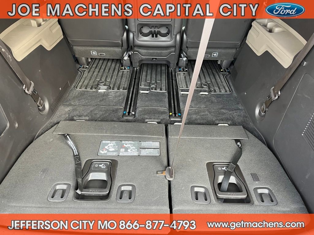 Used 2025 Kia Carnival EX image 10