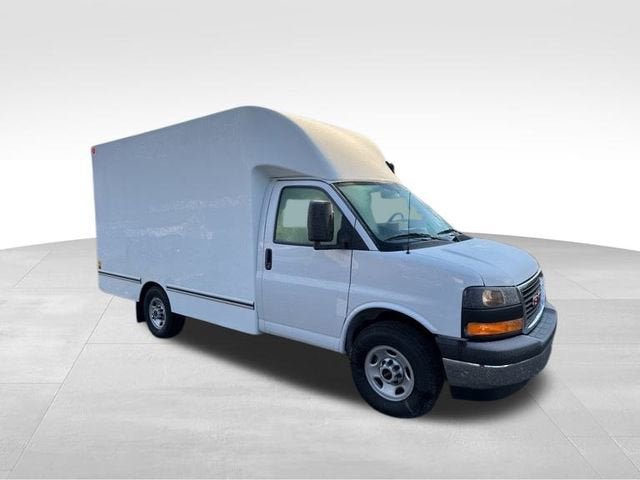 New 2025 GMC Savana 3500 w/ Power Convenience Package RWD image 3