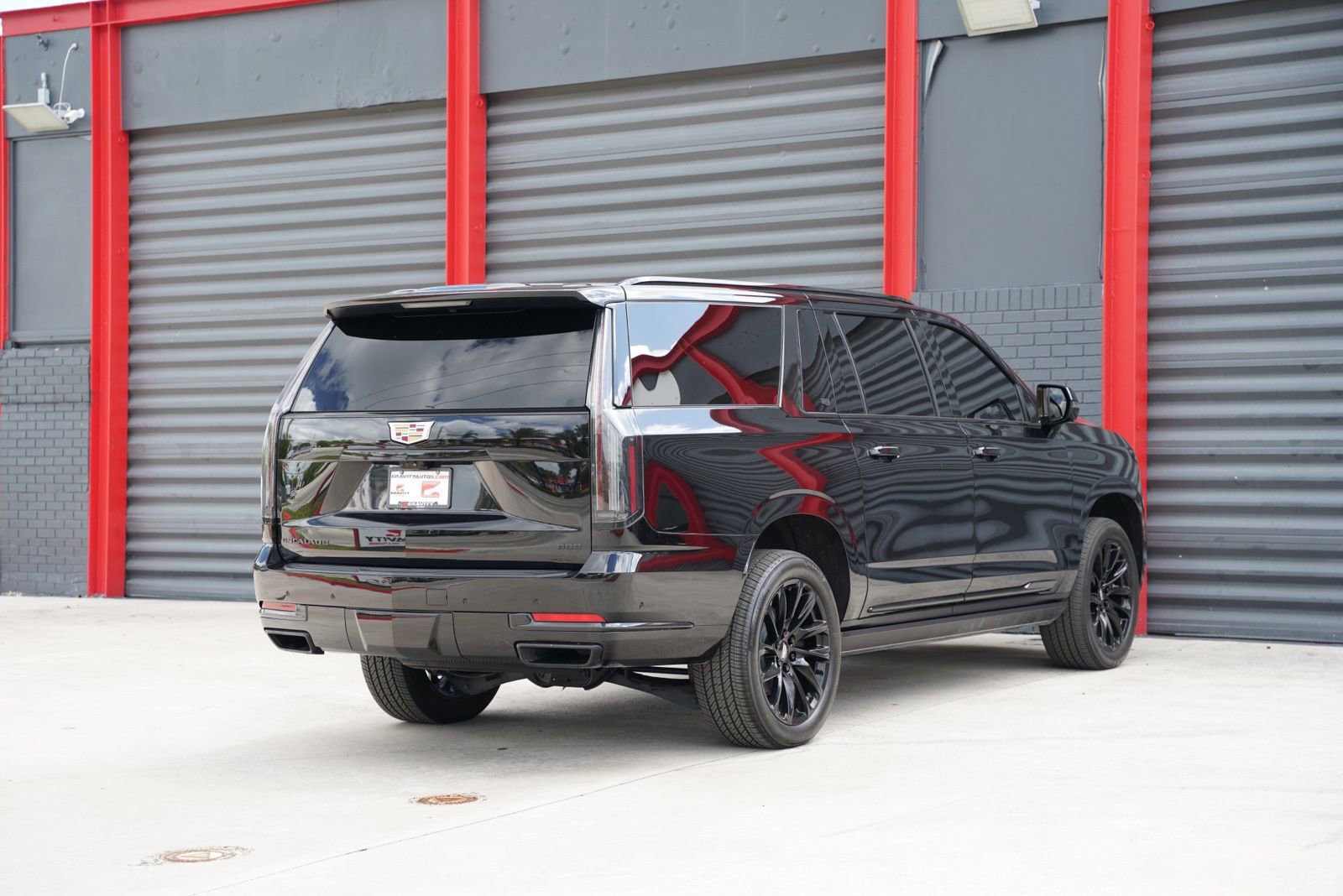 Used 2025 Cadillac Escalade ESV Premium Luxury w/ Touring Package AWD/4WD image 7