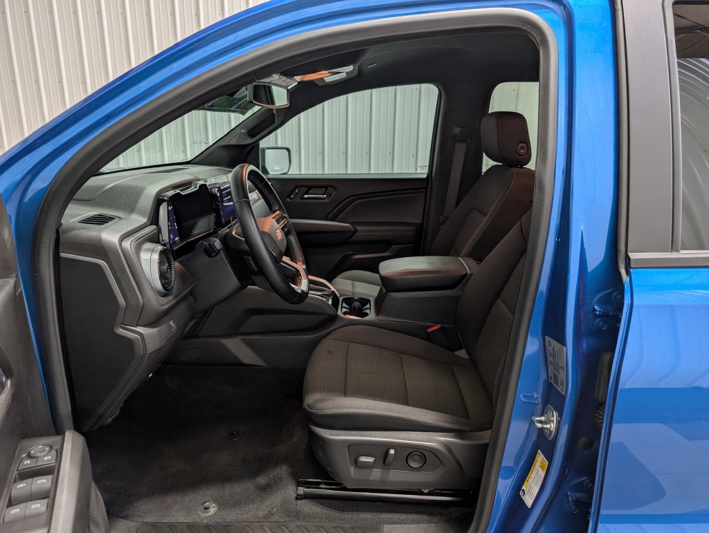 Used 2024 Chevrolet Colorado LT w/ LT Convenience Package II AWD/4WD image 14