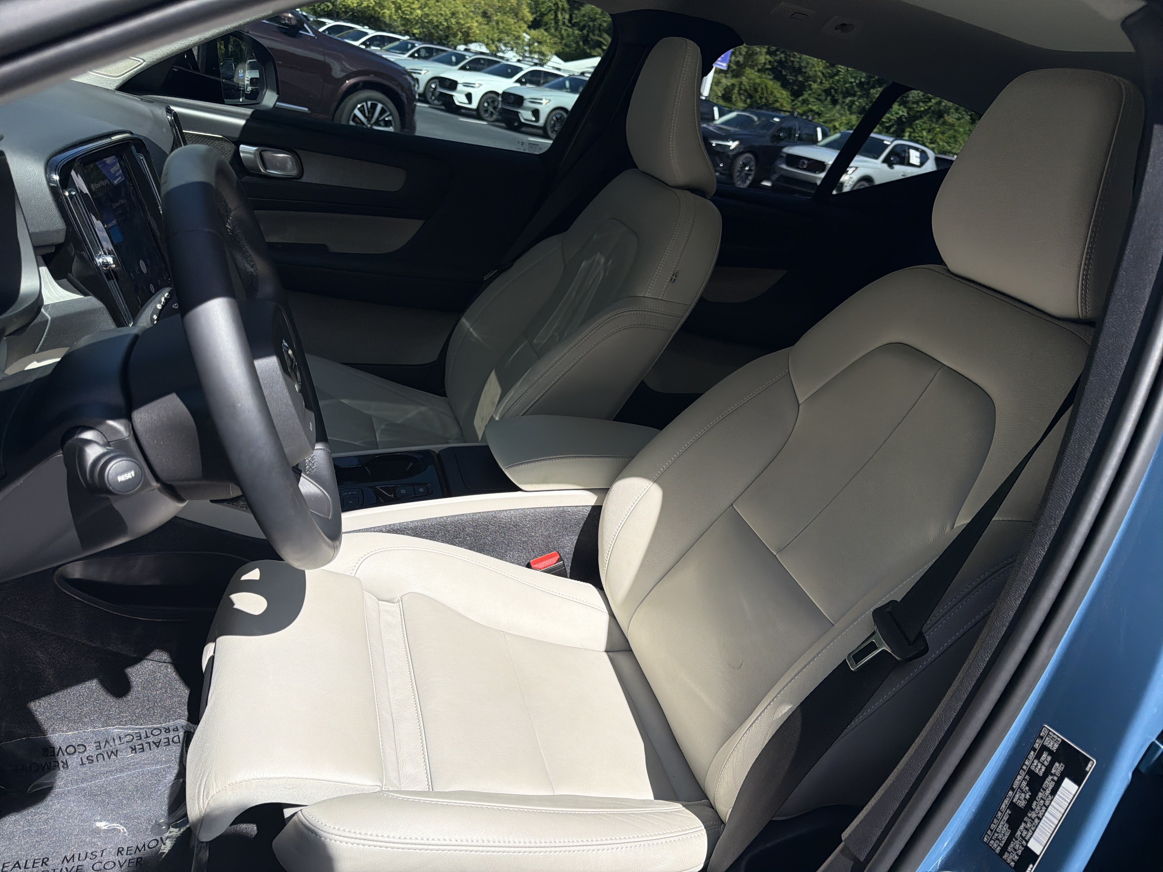 Certified 2024 Volvo XC40 B5 Ultimate w/ Protection Package Premier AWD/4WD image 16