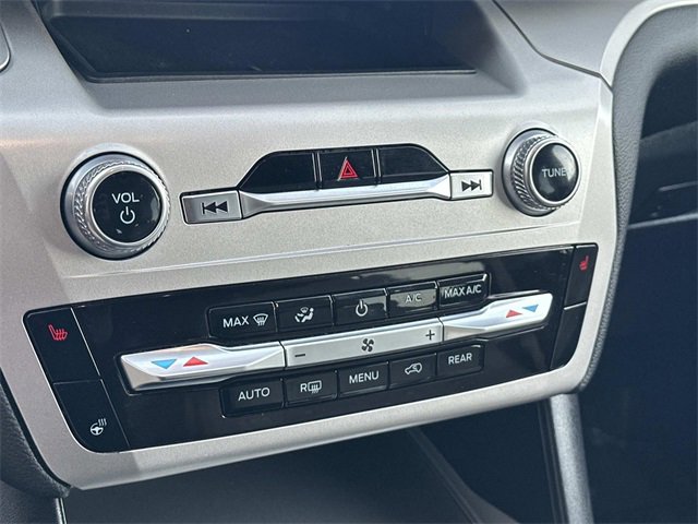 Used 2022 Ford Explorer XLT w/ Equipment Group 202A image 13