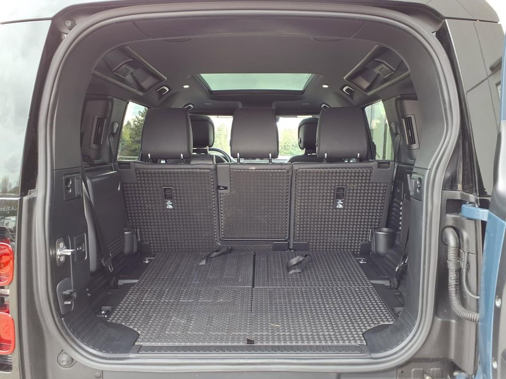 Used 2023 Land Rover Defender 110 SE image 27