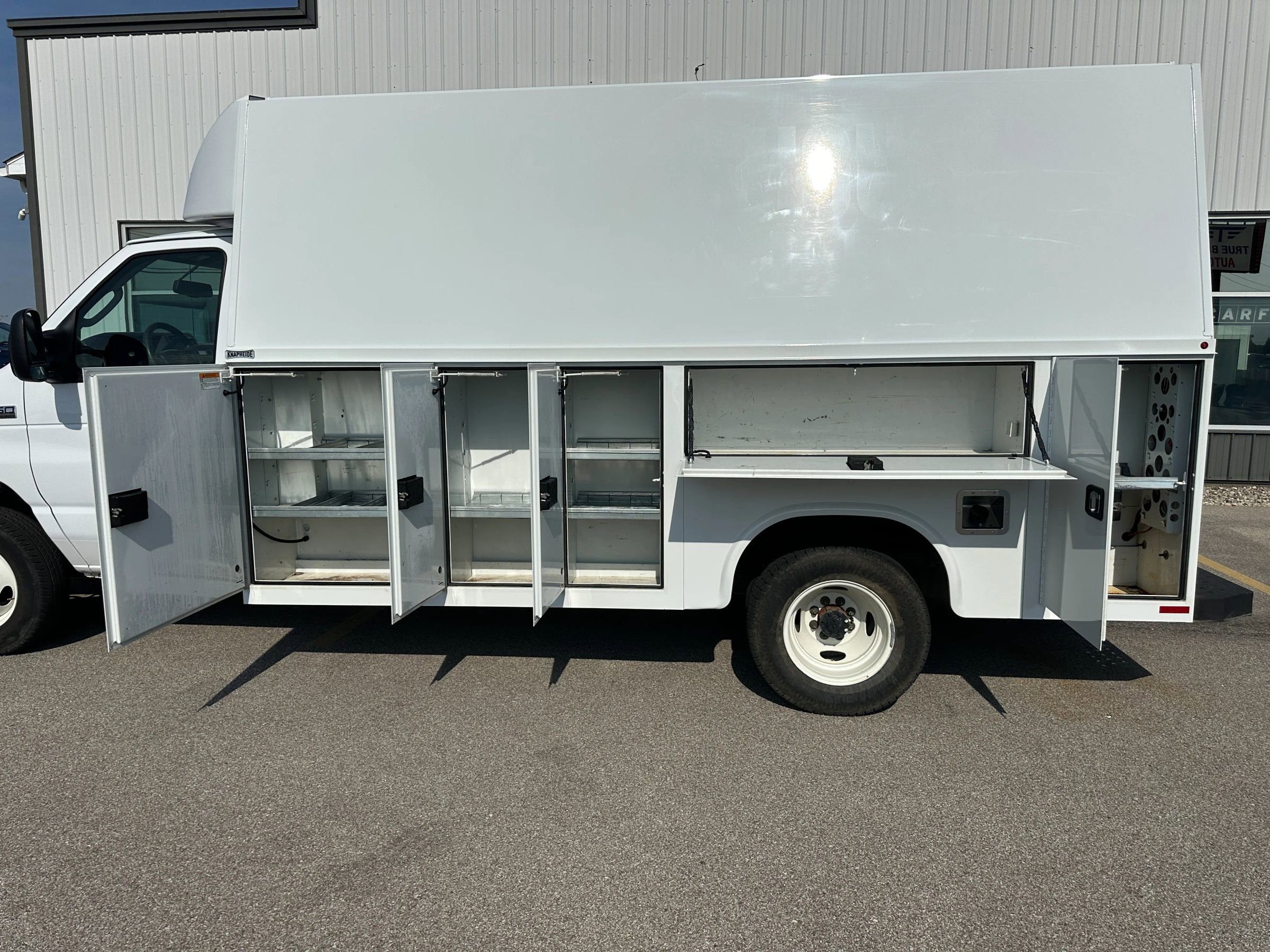 Used 2024 Ford E-450 and Econoline 450 Super Duty w/ Power Windows & Locks Group image 7