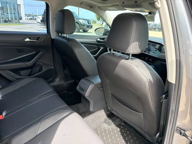 Used 2019 Volkswagen Jetta SE w/ Cold Weather Package FWD image 11