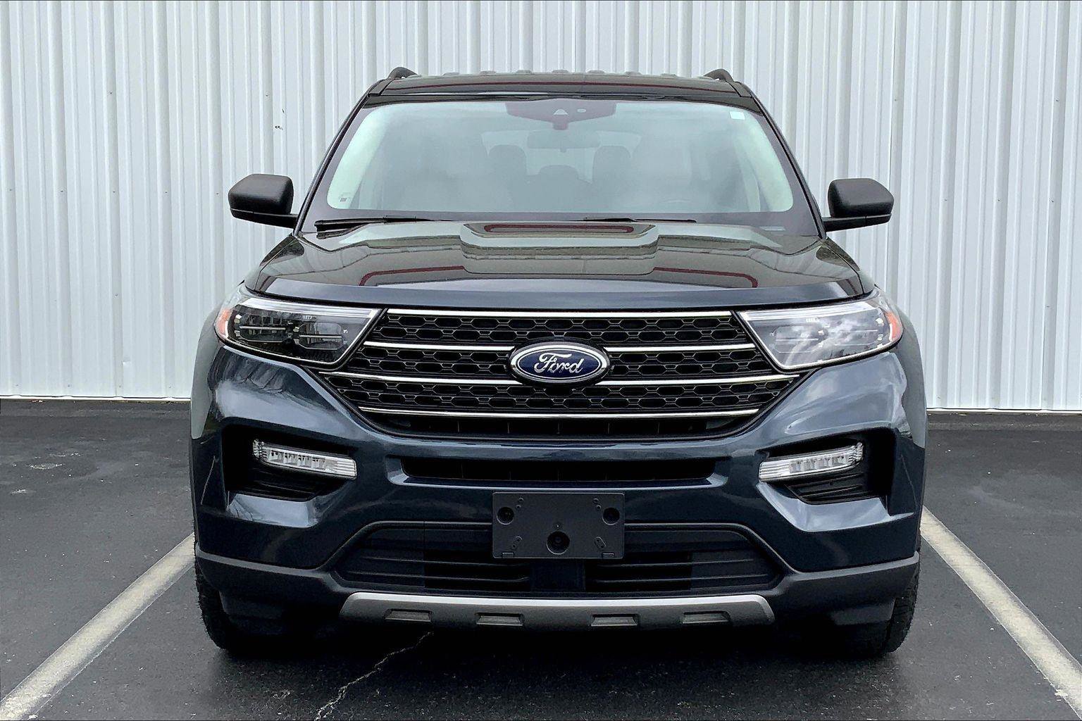 Used 2022 Ford Explorer XLT w/ Equipment Group 202A AWD/4WD image 3