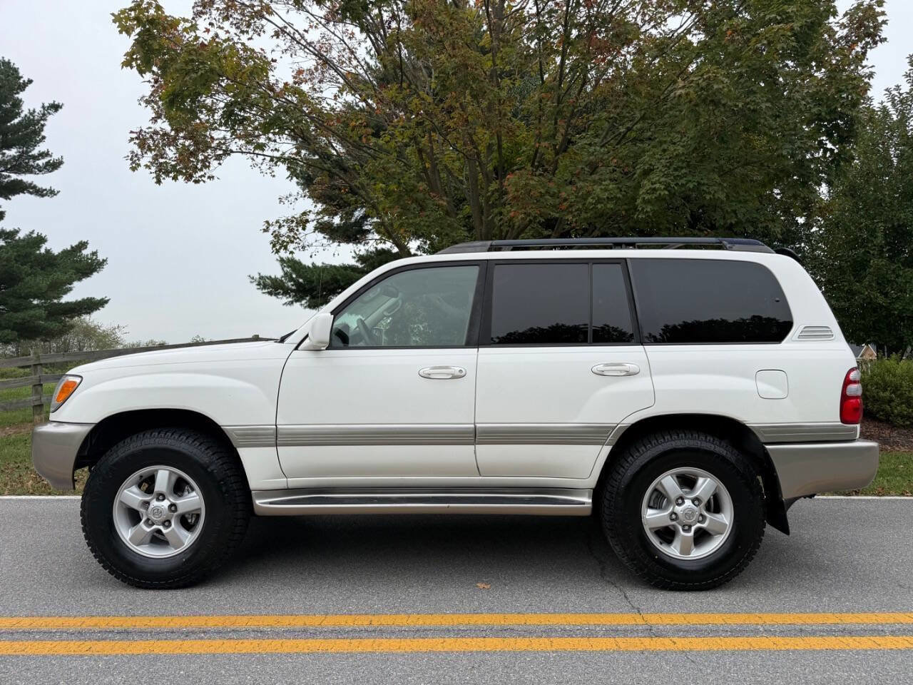 Used 2004 Toyota Land Cruiser image 13