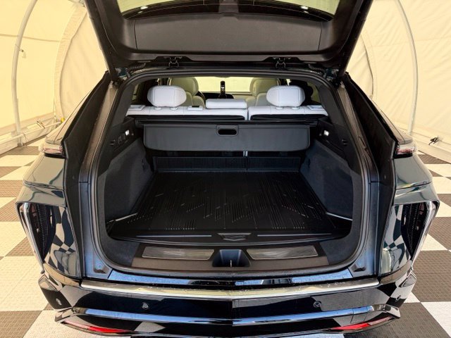 Used 2025 Cadillac Lyriq Luxury w/ LPO, Floor Liner Package AWD/4WD image 4