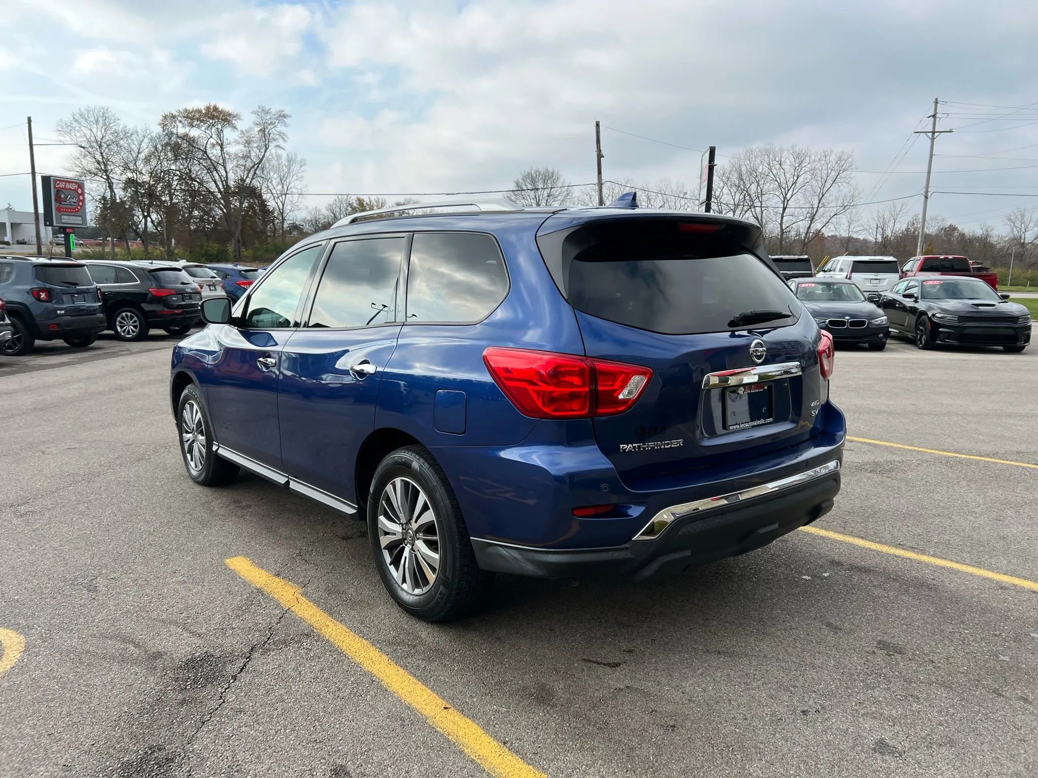Used 2019 Nissan Pathfinder SV image 7