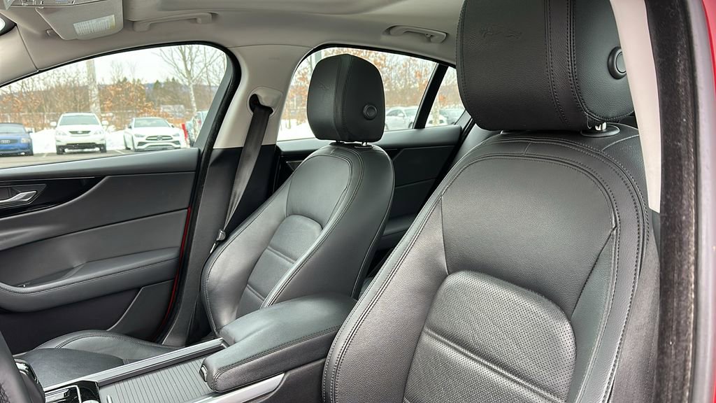 Used 2020 Jaguar XE S image 10