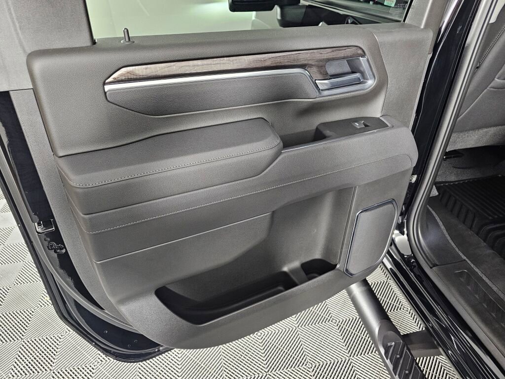 Used 2025 Chevrolet Silverado 3500 LTZ w/ LTZ Plus Package image 32