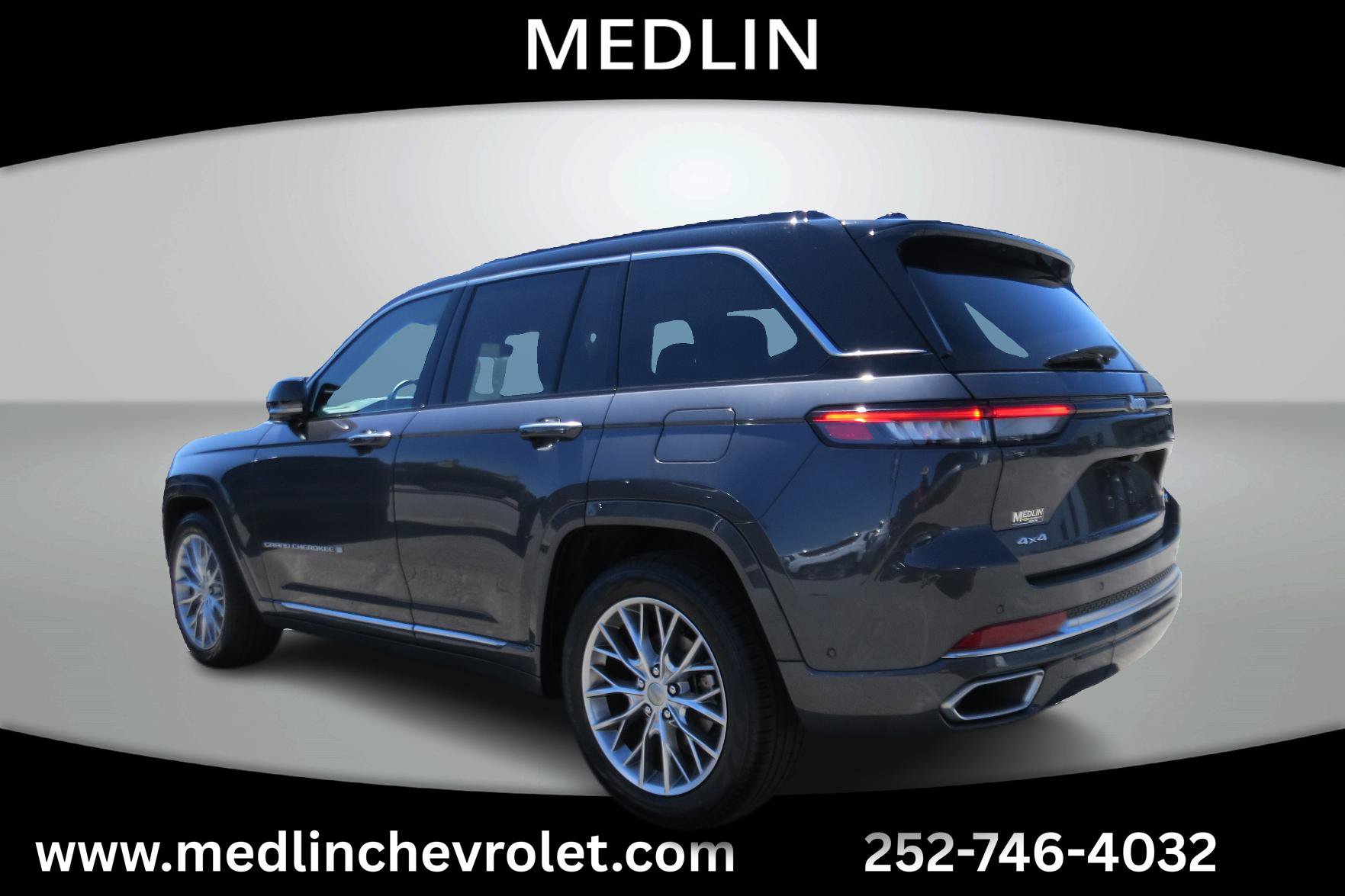 Used 2025 Jeep Grand Cherokee Summit AWD/4WD image 7