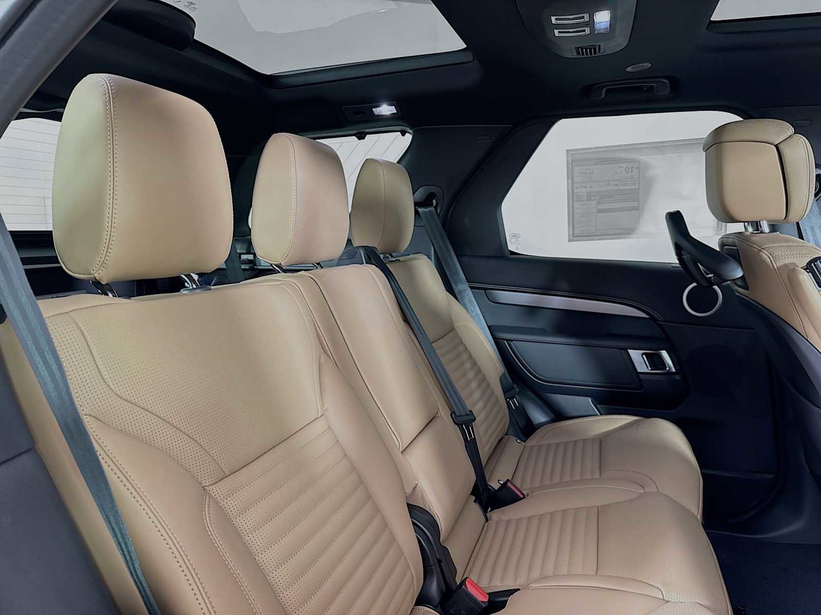 New 2026 Land Rover Discovery Limited Edition image 26