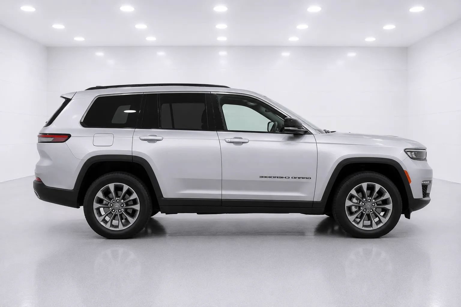 Used 2023 Jeep Grand Cherokee L Limited w/ Black Appearance Package AWD/4WD image 6