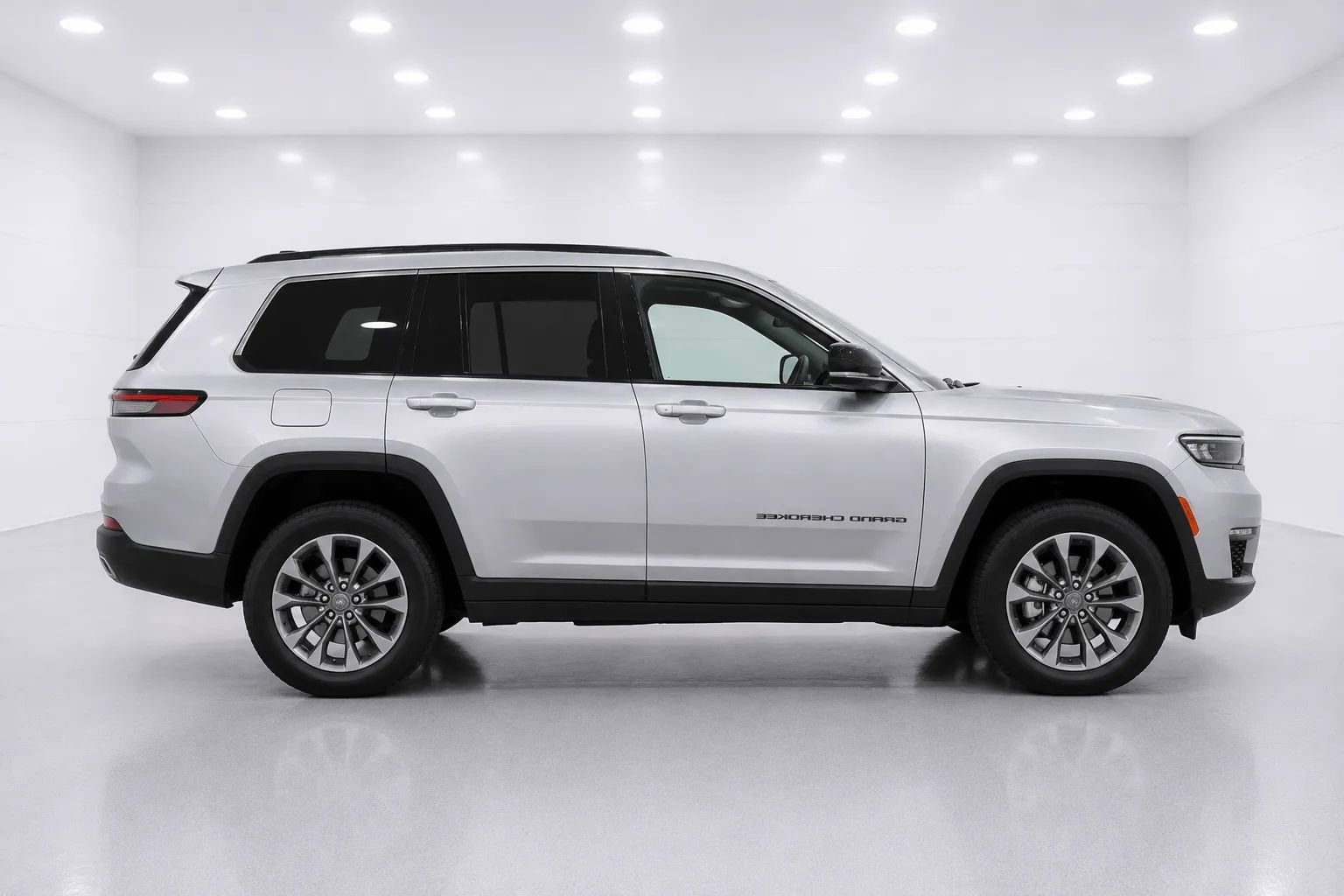 Used 2023 Jeep Grand Cherokee L Limited w/ Black Appearance Package AWD/4WD image 6