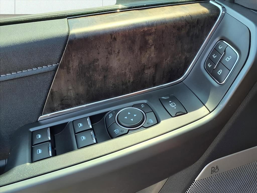 New 2026 Ford F250 Lariat w/ Black Appearance Package image 17