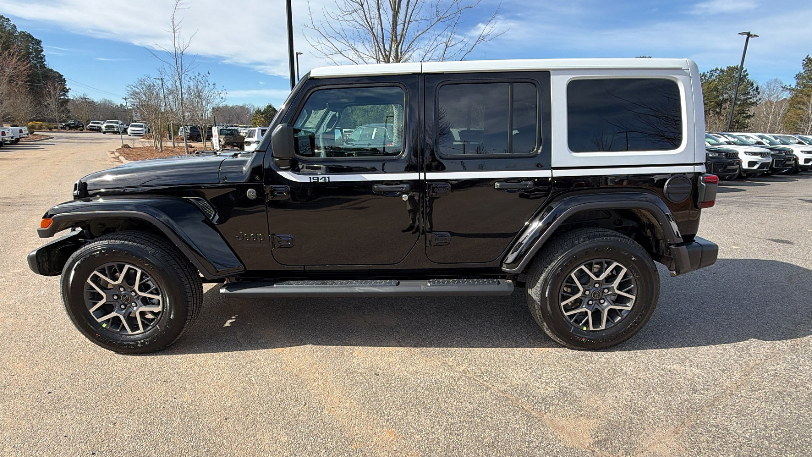 New 2026 Jeep Wrangler Unlimited Sahara w/ Whitecap Package AWD/4WD image 11
