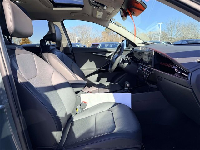 Used 2025 Kia Niro SX image 12