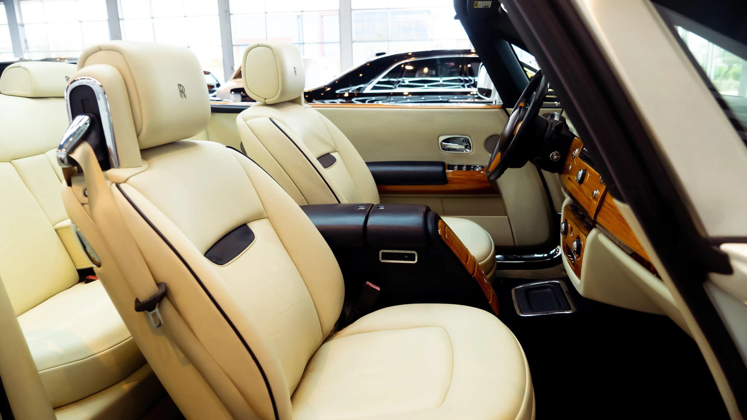 Used 2011 Rolls-Royce Phantom Drophead Coupe RWD image 25