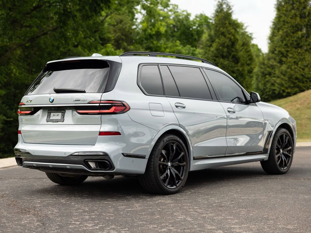 Used 2023 BMW X7 xDrive40i w/ M Sport Package AWD/4WD image 7