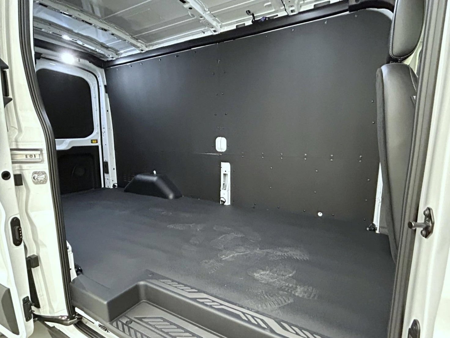 New 2027 Ford Transit 250 148 Medium Roof w/ Load Area Protection Package RWD image 17