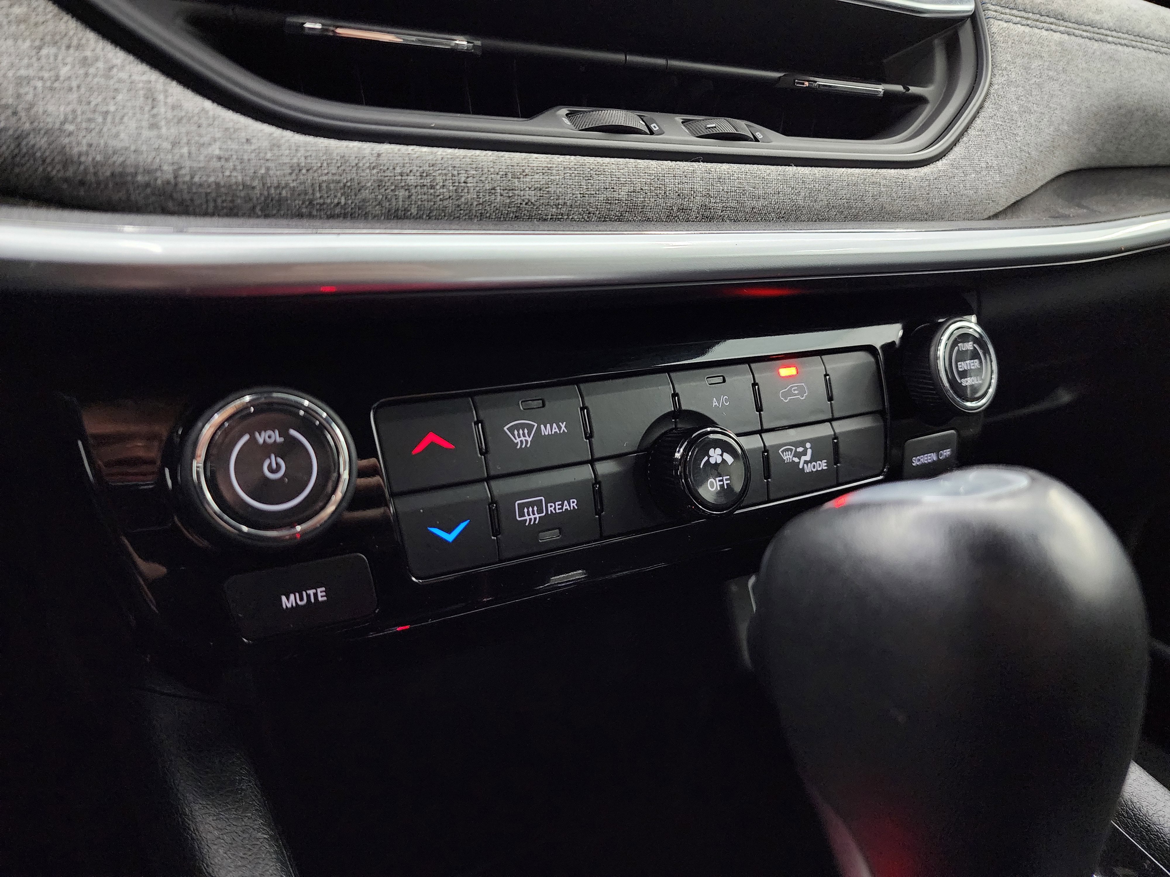 Used 2024 Jeep Compass Latitude image 42