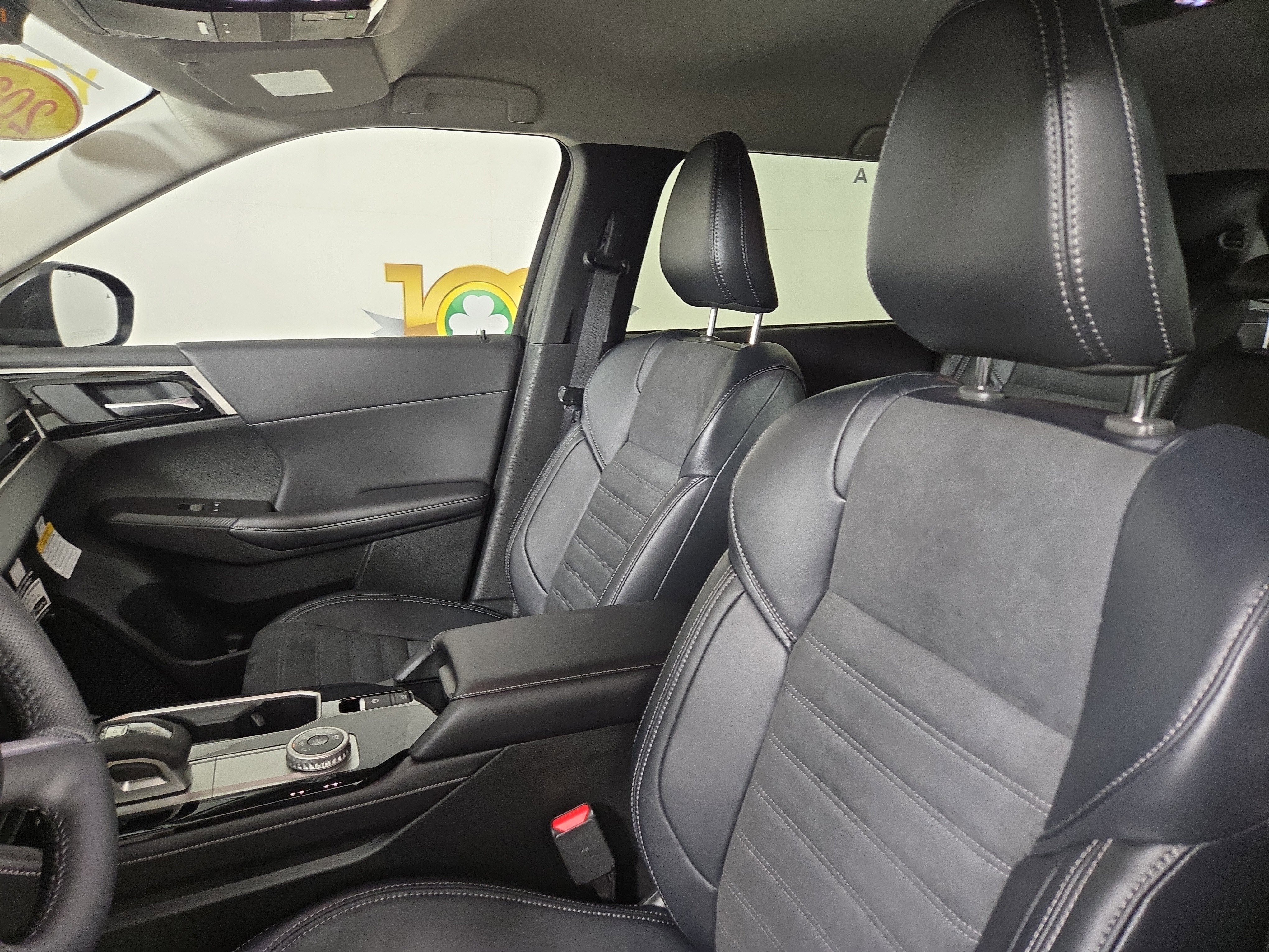 New 2026 Mitsubishi Outlander SE image 10