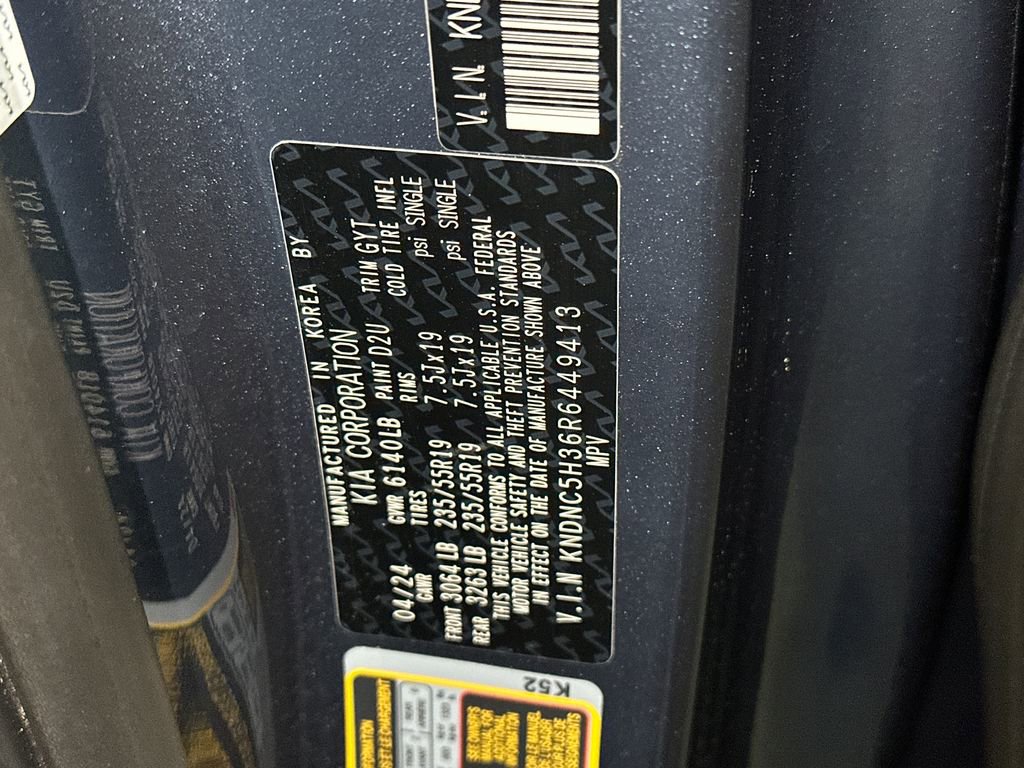 Used 2024 Kia Carnival EX FWD image 31