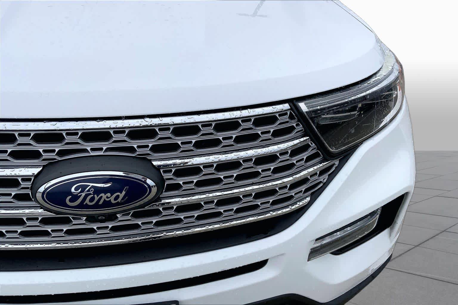 Used 2021 Ford Explorer Limited w/ Equipment Group 301A AWD/4WD image 30