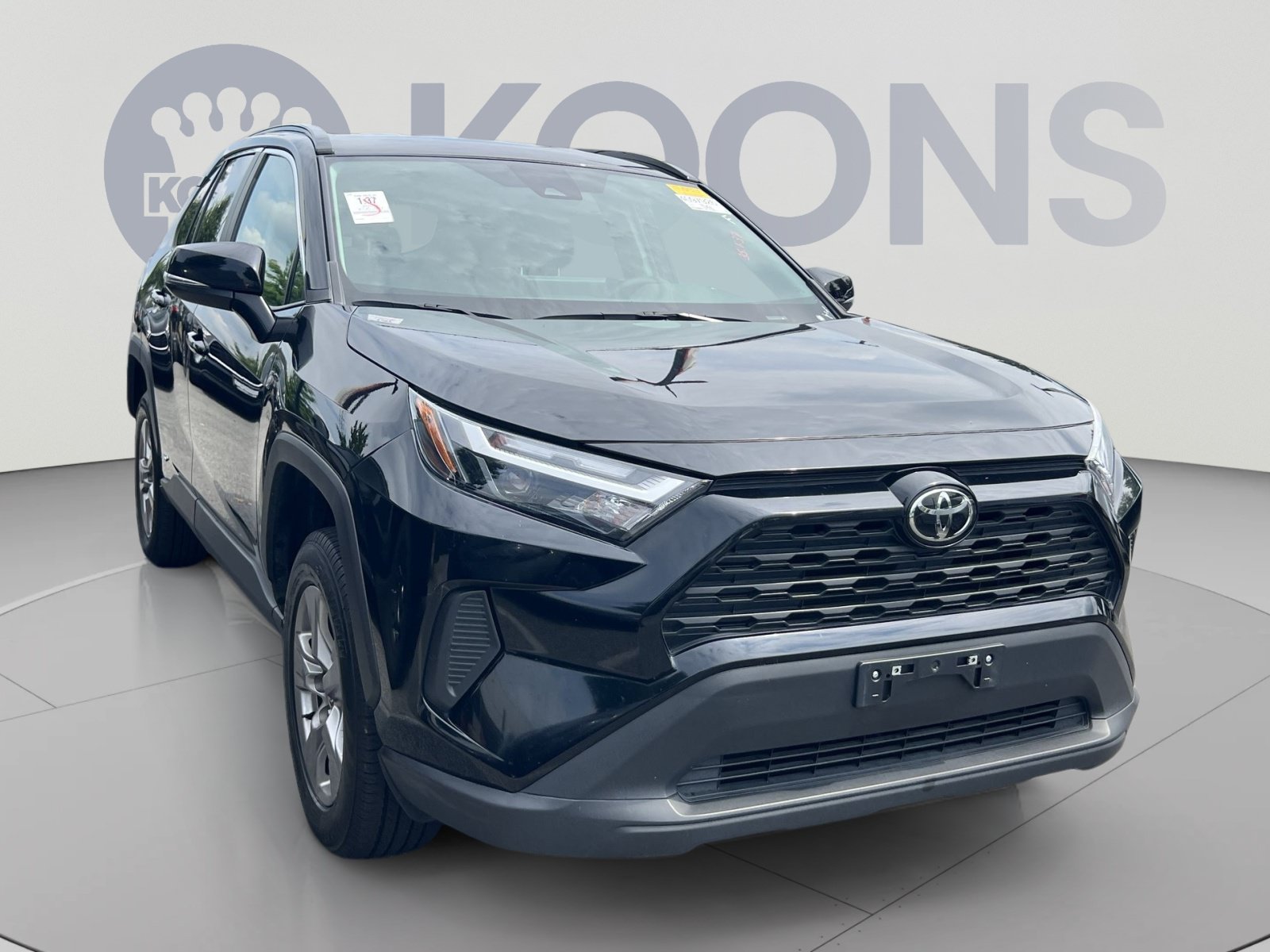 Used 2025 Toyota RAV4 XLE AWD/4WD image 8