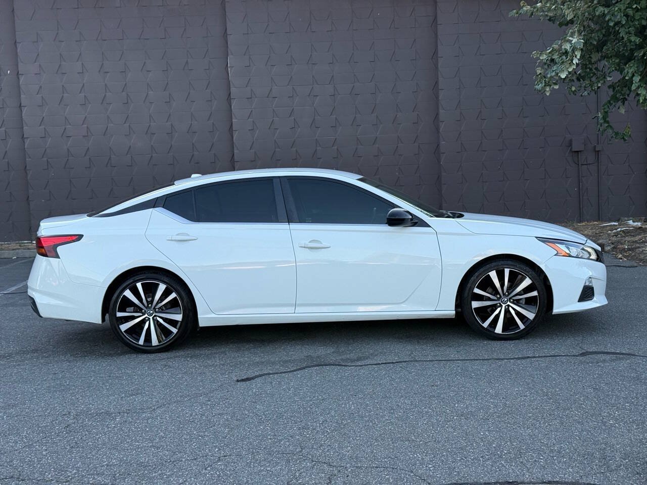 Used 2019 Nissan Altima 2.5 SR FWD image 4