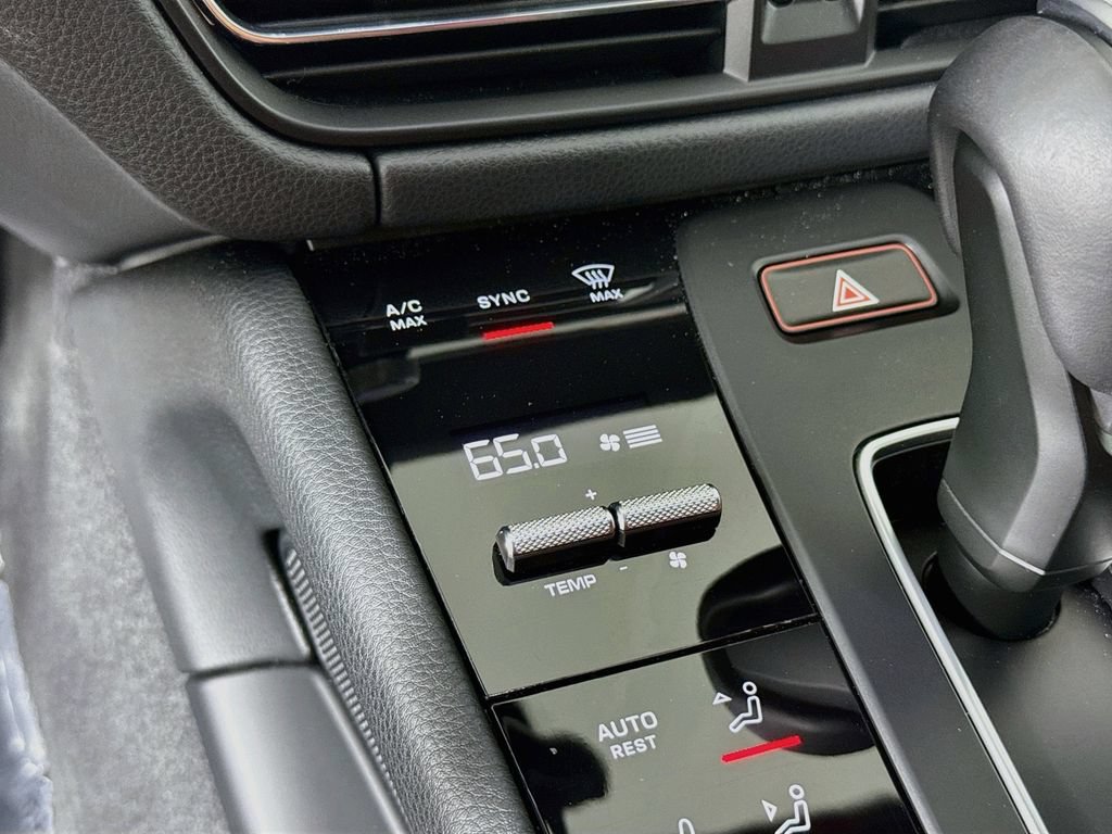 Certified 2026 Porsche Macan AWD/4WD image 17