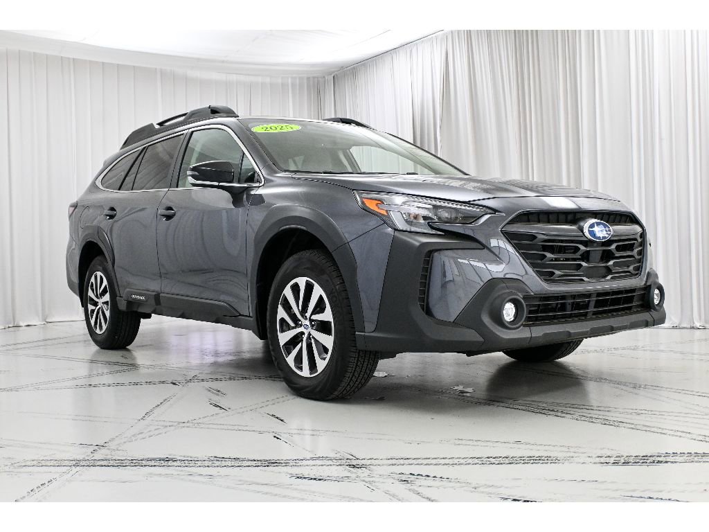Used 2025 Subaru Outback Premium image 2