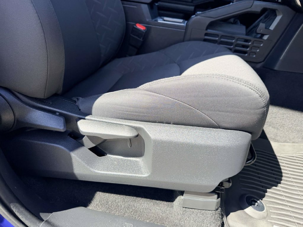 Certified 2025 Toyota Tacoma SR5 AWD/4WD image 12