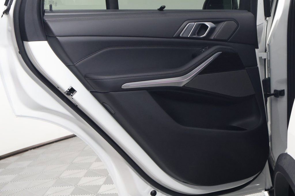 Used 2026 BMW X5 sDrive40i w/ Climate Comfort Package image 13