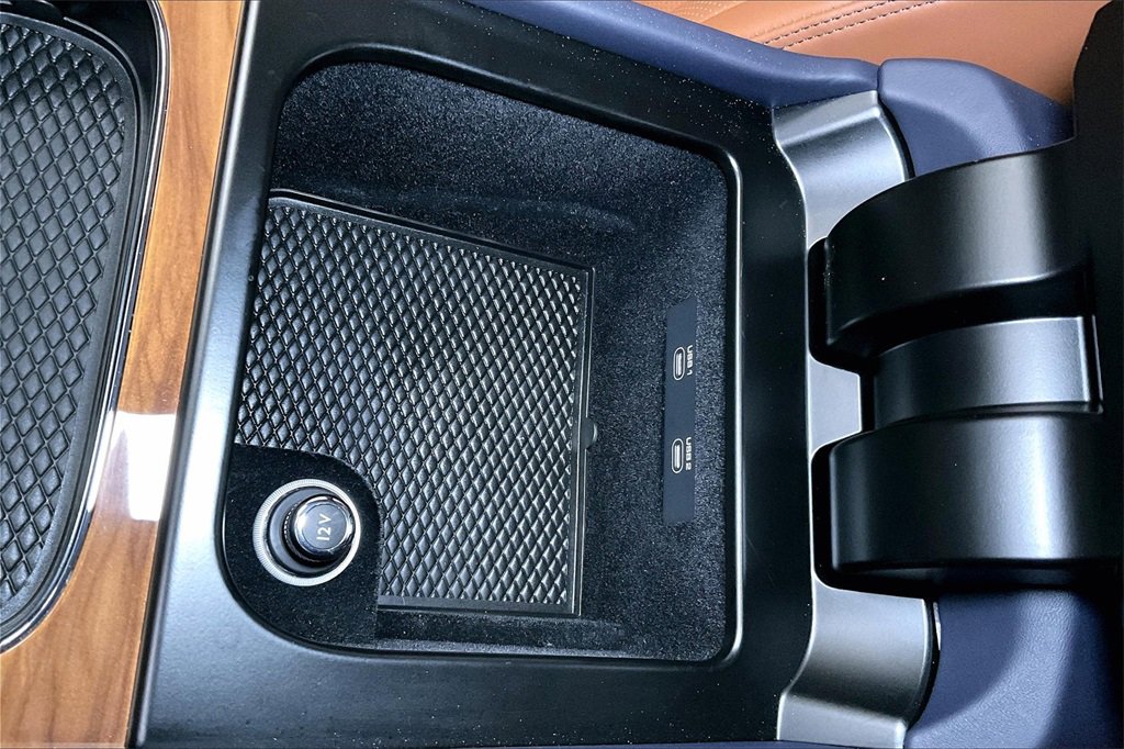 Used 2022 Bentley Bentayga image 36