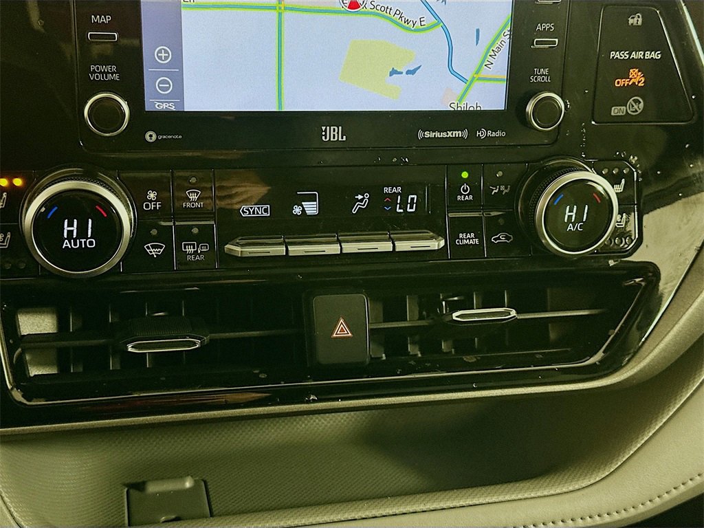 Used 2022 Toyota Highlander Limited image 16