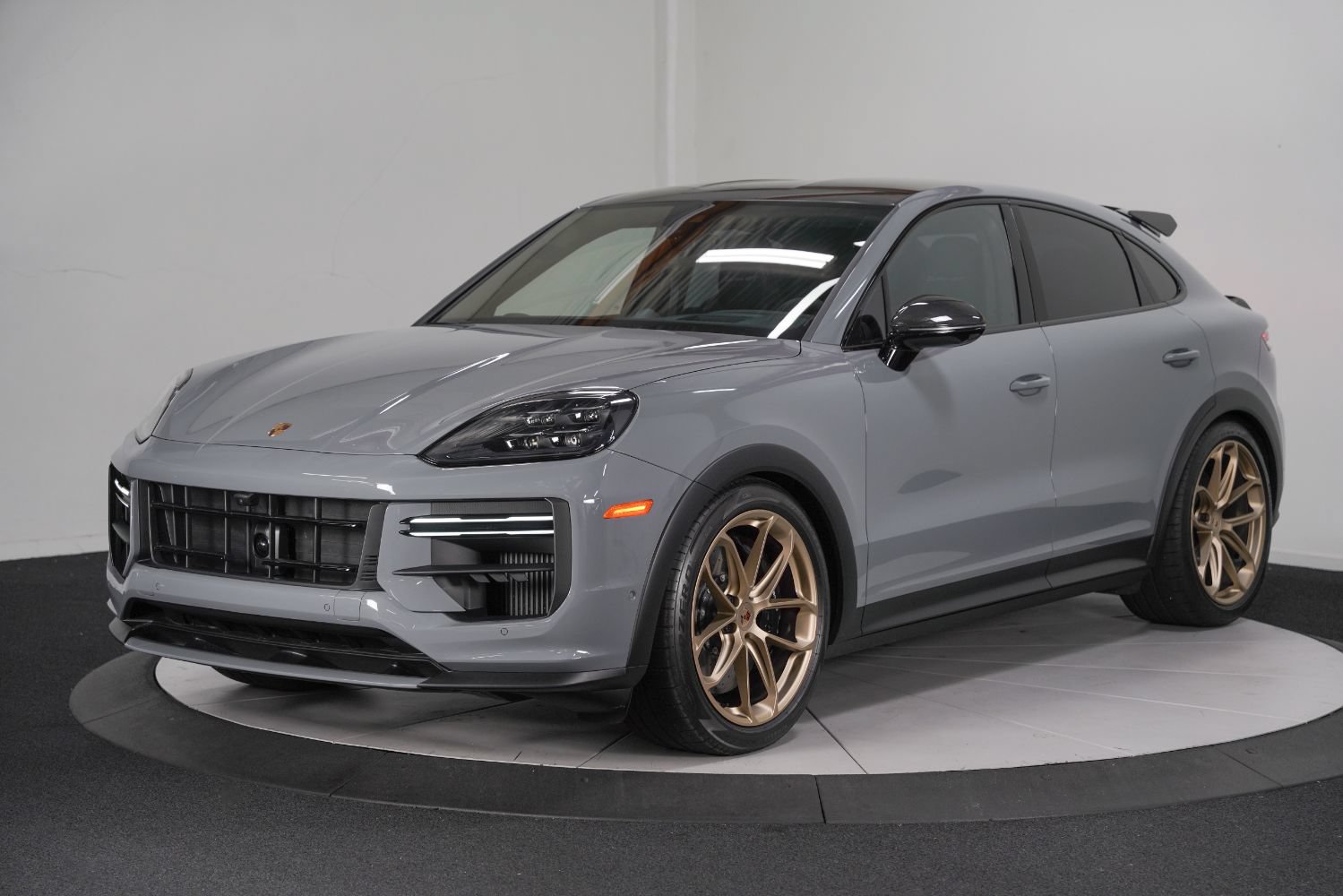 Used 2025 Porsche Cayenne Turbo GT AWD/4WD image 5