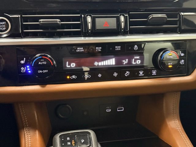 Used 2024 Nissan Pathfinder Platinum w/ Black Appearance Package FWD image 29